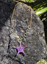 Cargar imagen en el visor de la galería, Collar Estrella Púrpura